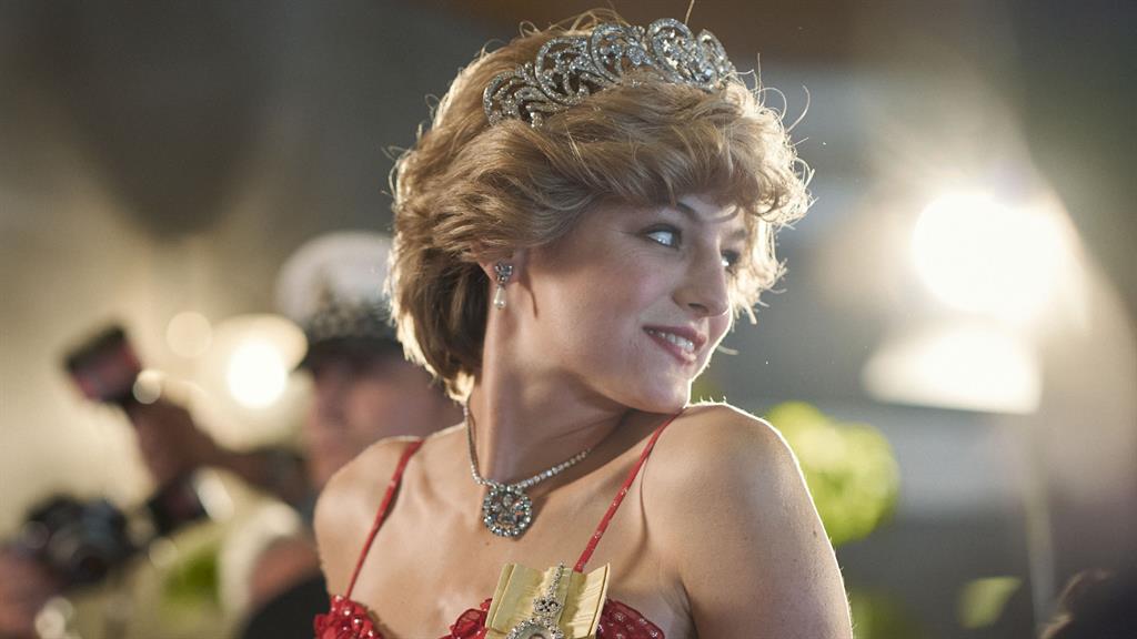 The Crown's Emma Corrin feels 'sorry' for the royal family ...