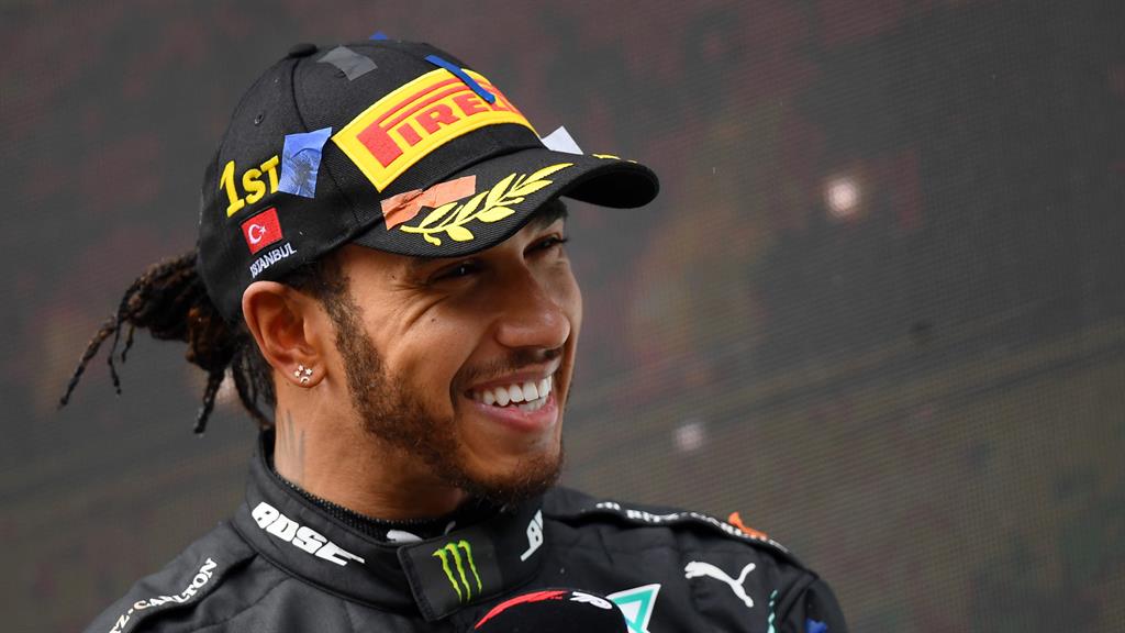 Hamilton set for knighthood from Queen Elizabeth II