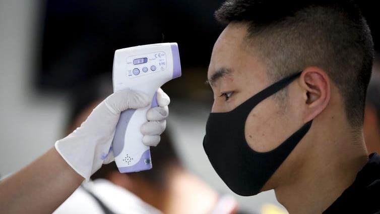 Temperature checks: There is no reliable evidence that they work PICTURE: DIEGO AZUBEL/EPA