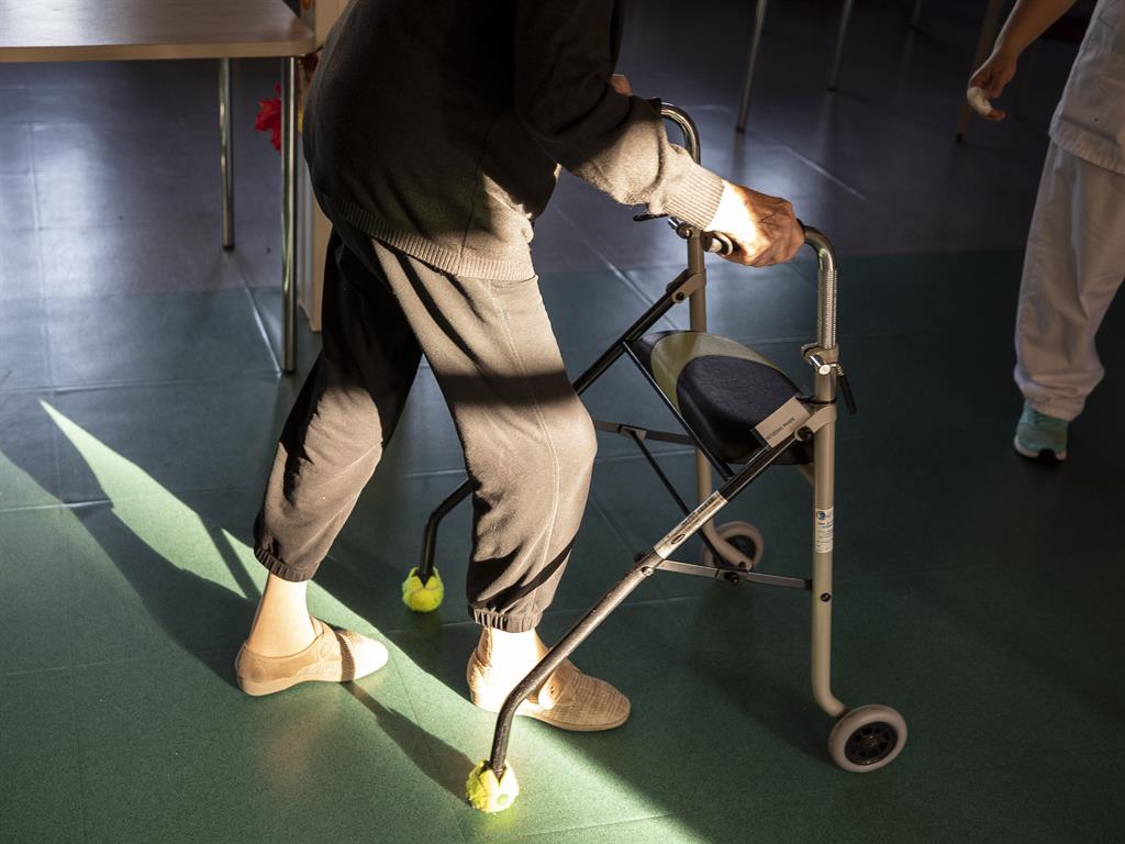 Crucial: Pfizer says its vaccine works on older people PICTURES: CBS/GETTY/REUTERS/AP